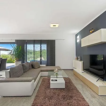 Hotel Leandra Comfortable 3*